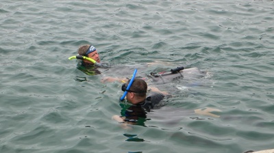 Divers tow an AUV back to the starting gate Divers tow an AUV back to the starting gate